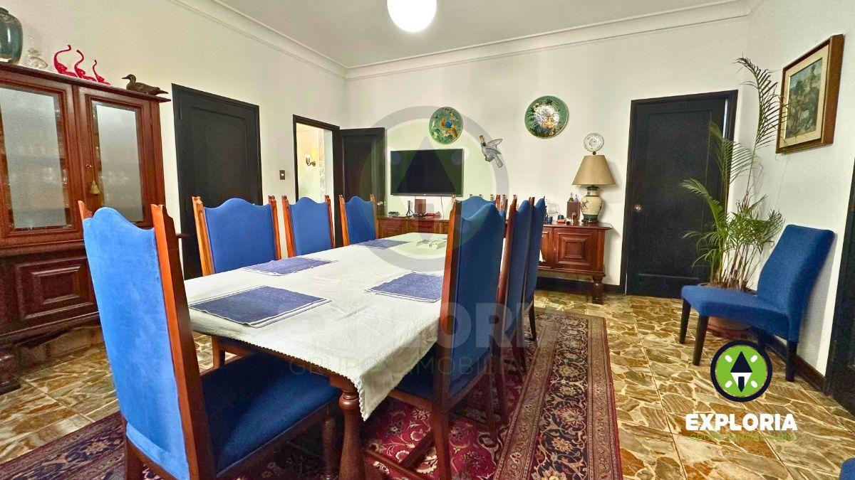 Encantadora Casa de Estilo Colonial con Piscina en Miraflores