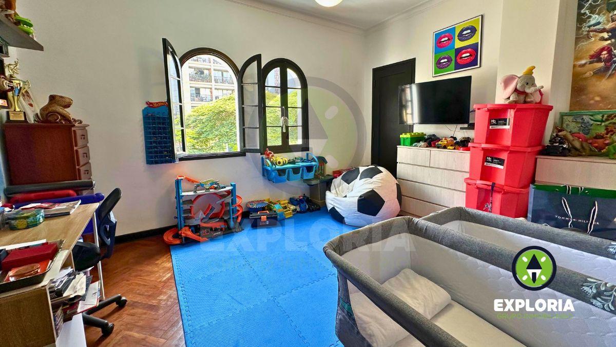 Encantadora Casa de Estilo Colonial con Piscina en Miraflores