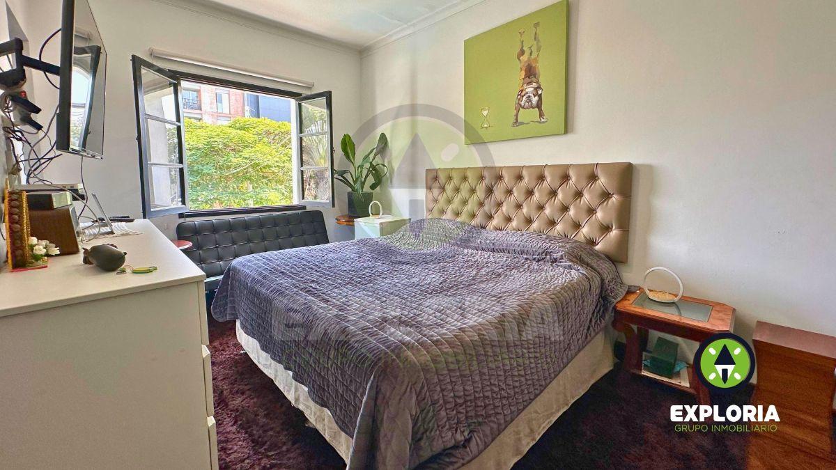 Encantadora Casa de Estilo Colonial con Piscina en Miraflores