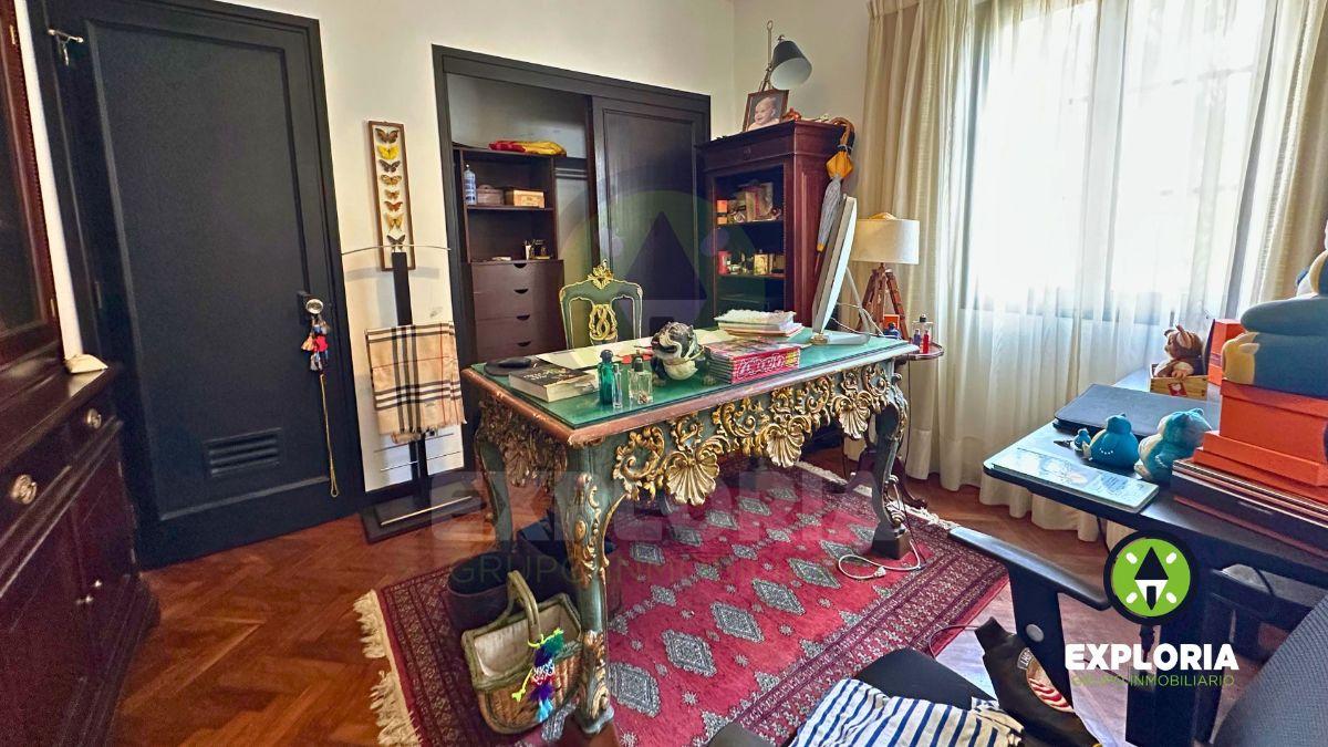 Encantadora Casa de Estilo Colonial con Piscina en Miraflores