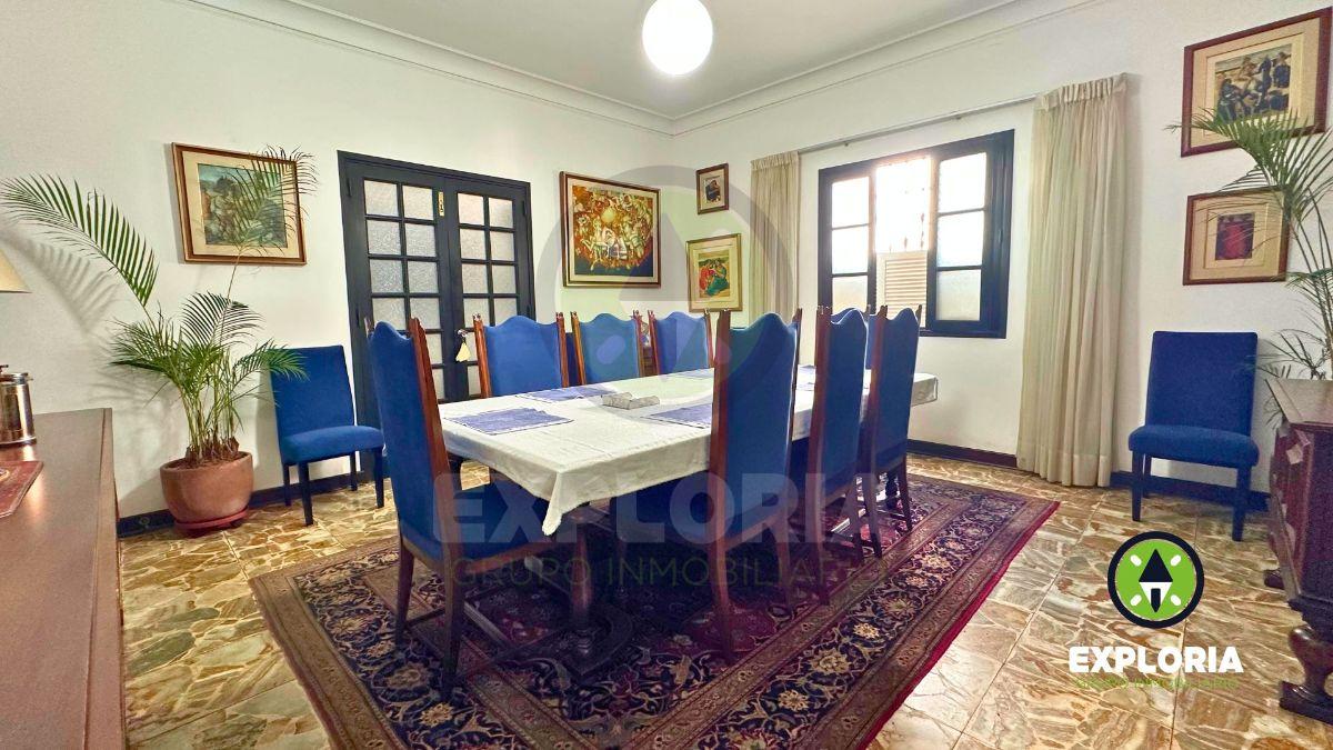 Encantadora Casa de Estilo Colonial con Piscina en Miraflores