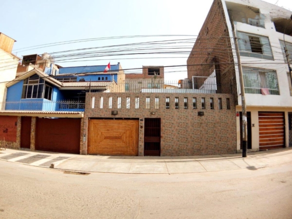 Casa Como Terreno en Venta, Ate
