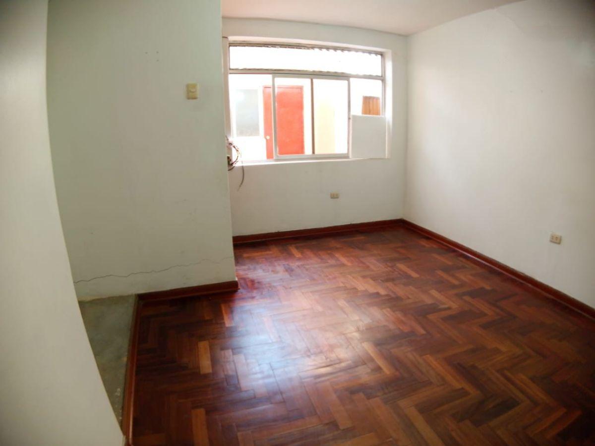 Casa Como Terreno en Venta, Ate