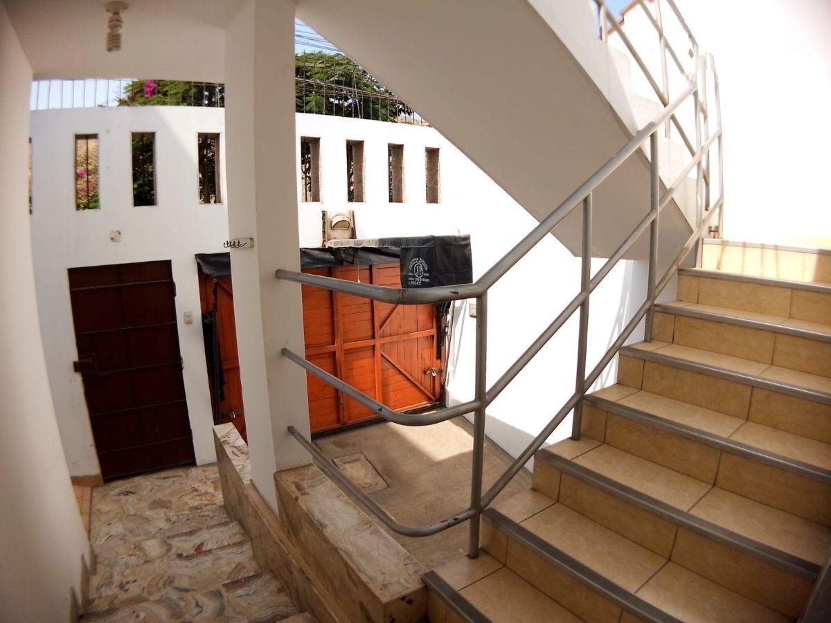Casa Como Terreno en Venta, Ate