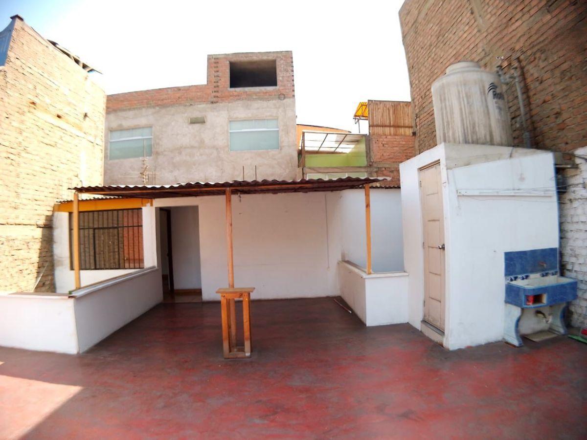 Casa Como Terreno en Venta, Ate