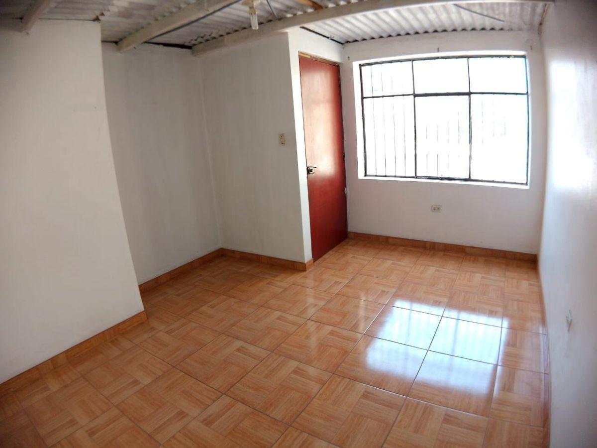 Casa Como Terreno en Venta, Ate