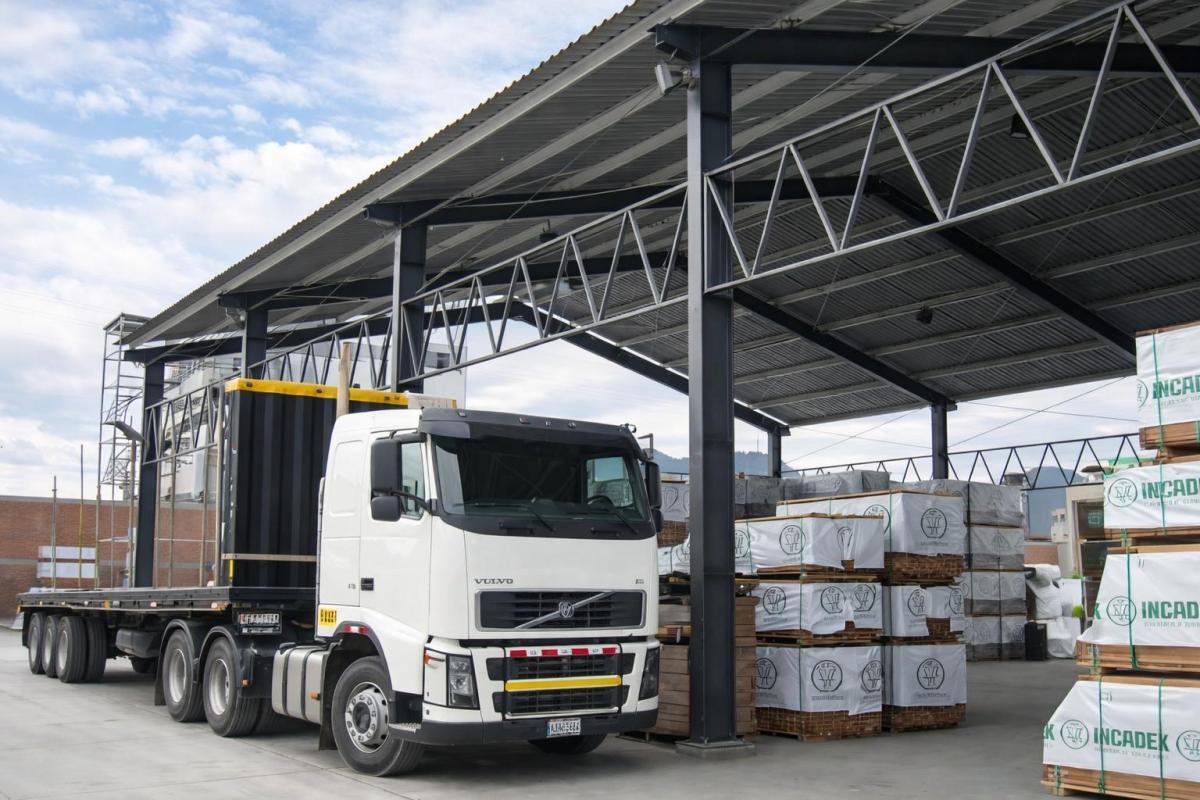Local Industrial en Venta – 3,390 m² – Ate
