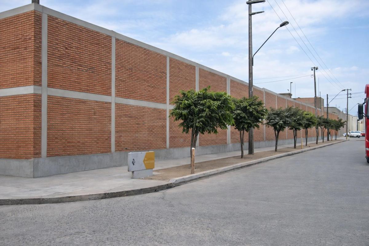 Local Industrial en Venta – 3,390 m² – Ate