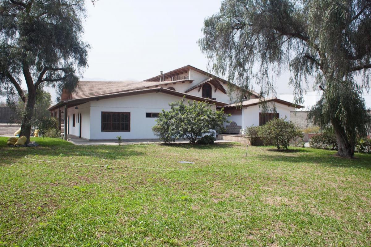 Vendo Gran Terreno en La Molina – 2500 m²