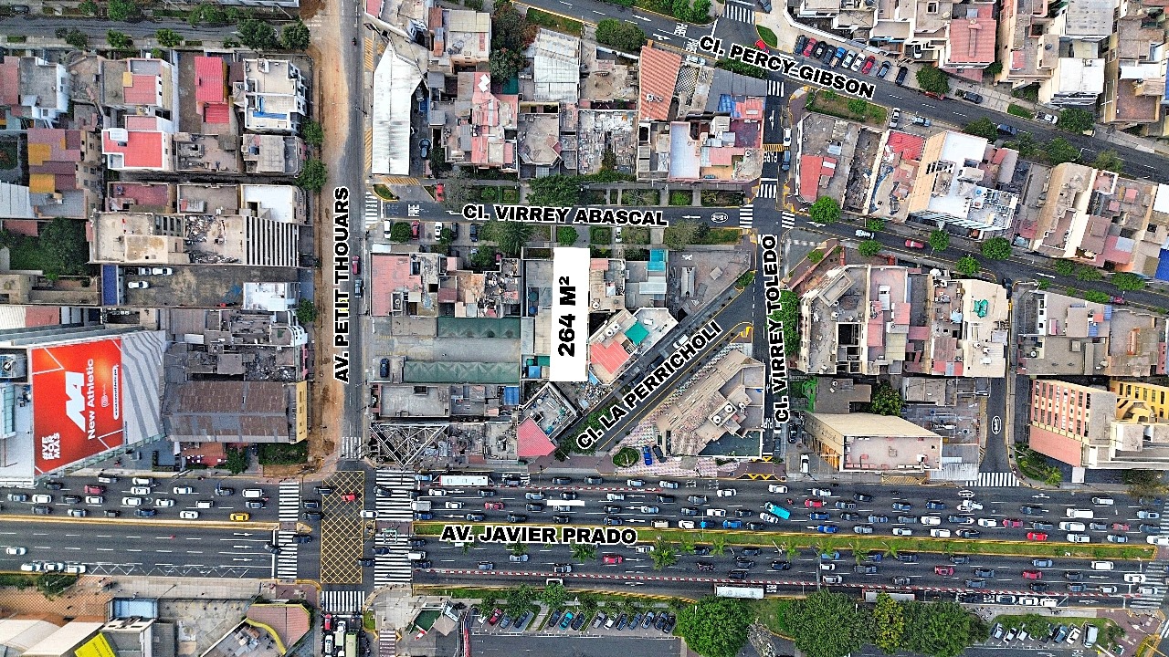 Vendo Casa como Terreno en San Isidro