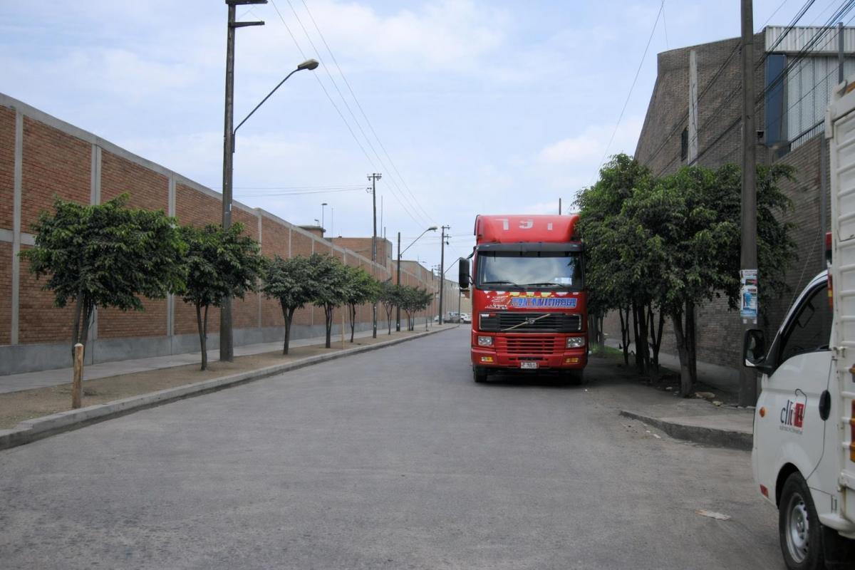 Local Industrial en Venta – 3,390 m² – Ate