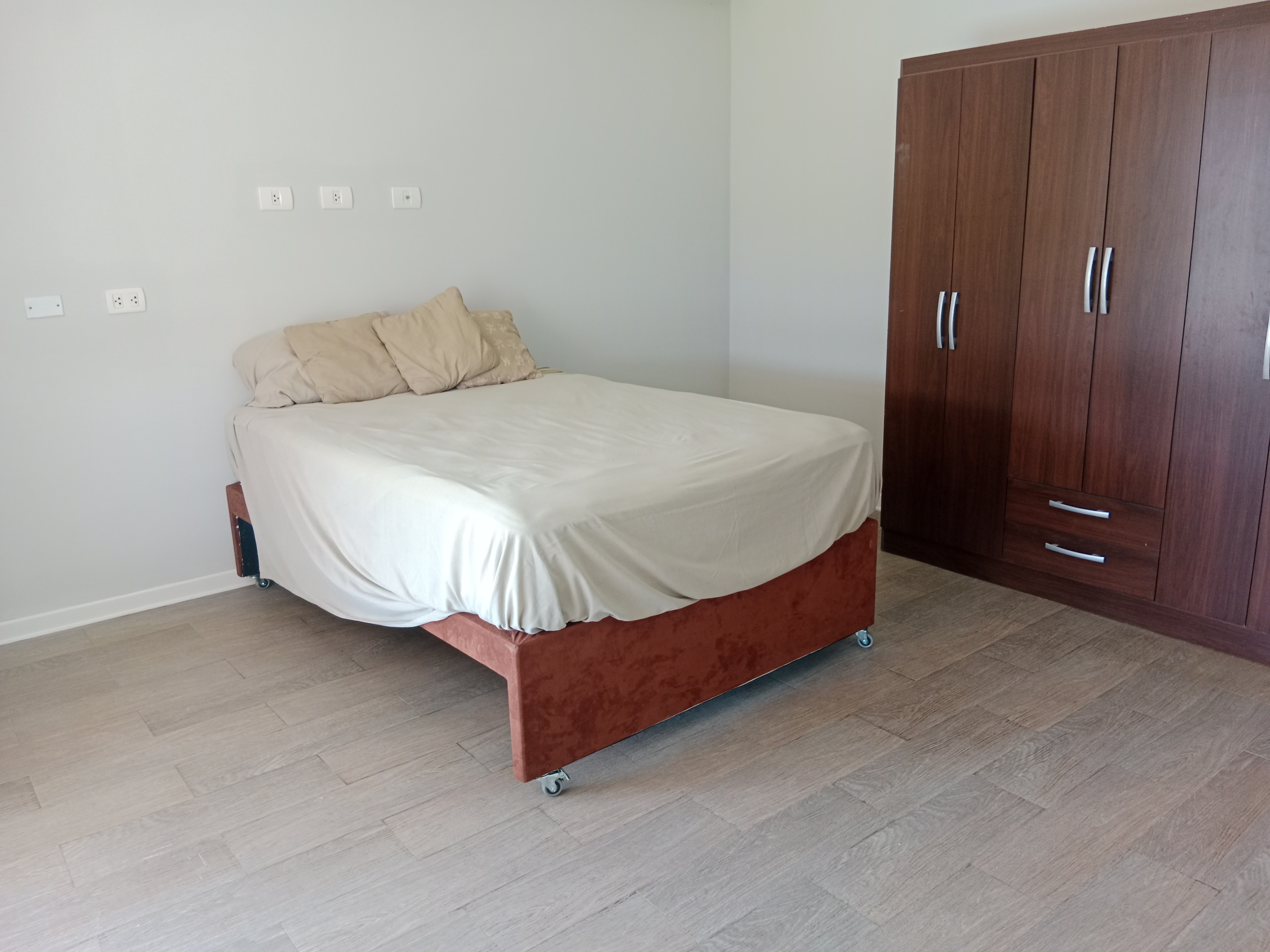 SE VENDE AMPLIA CASA EN LURIN – SOLIMAR