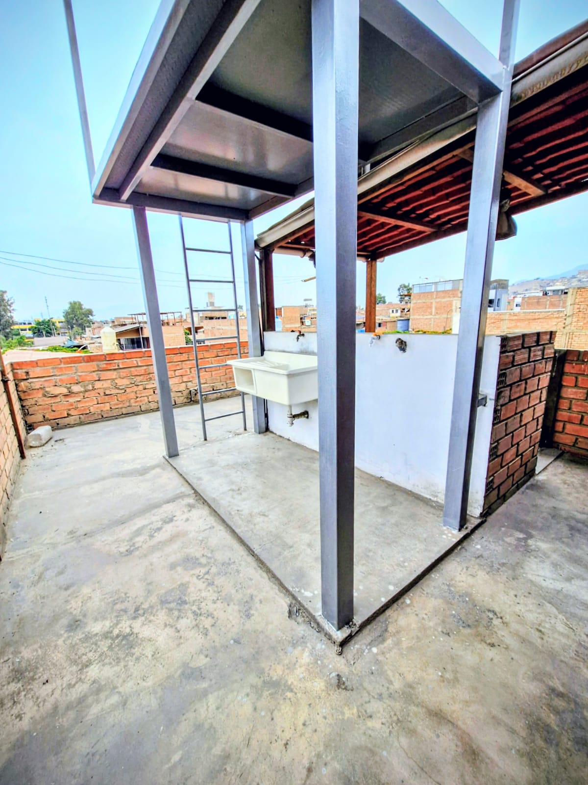 𝗦𝗘 𝗩𝗘𝗡𝗗𝗘 𝗔𝗠𝗣𝗟𝗜𝗢 𝗧𝗥𝗜𝗣𝗟𝗘𝗫 𝟭𝟳𝟬.𝟬𝟬 𝗠𝟮 𝗘𝗡 𝗕𝗢𝗡𝗜𝗧𝗔 𝗨𝗥𝗕𝗔𝗡𝗜𝗭𝗔𝗖𝗜𝗢𝗡 𝗦𝗔𝗡𝗧𝗔 𝗜𝗦𝗔𝗕𝗘𝗟 𝗗𝗜𝗦𝗧𝗥𝗜𝗧𝗢 𝗗𝗘 𝗖𝗔𝗥𝗔𝗕𝗔𝗬𝗟𝗟𝗢