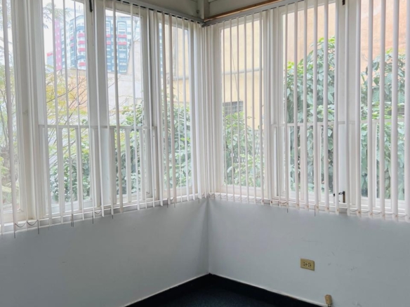 CASA EN ALQUILER EN LA MEJOR ZONA DE MIRAFLORES PARA OFICINA SIN LICENCIA O CASA DE REPOSO