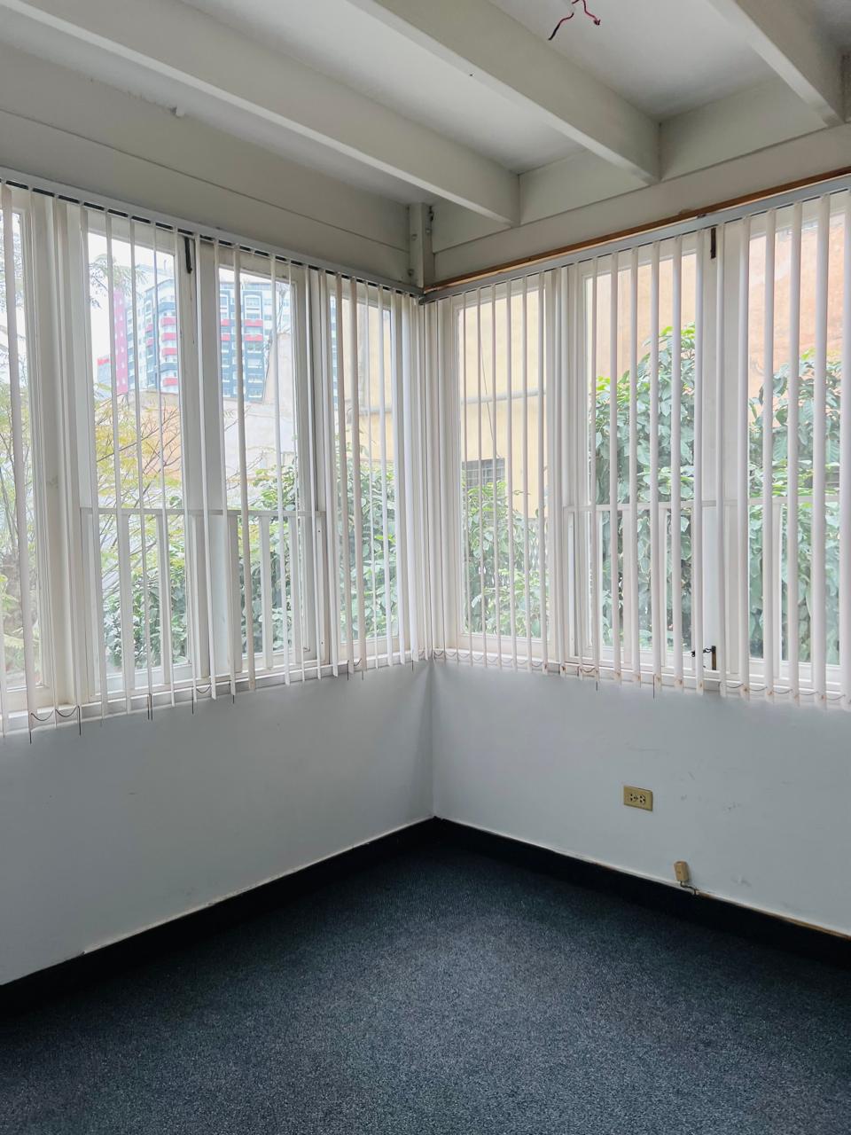 1 CASA EN ALQUILER EN LA MEJOR ZONA DE MIRAFLORES PARA OFICINA SIN LICENCIA O CASA DE REPOSO