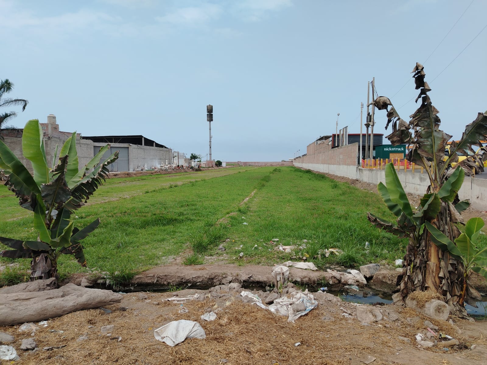 VENTA DE TERRENO DE 10,000 M2. COLINDANTE CON LA PANAMER. SUR DISTRITO DE LURÍN