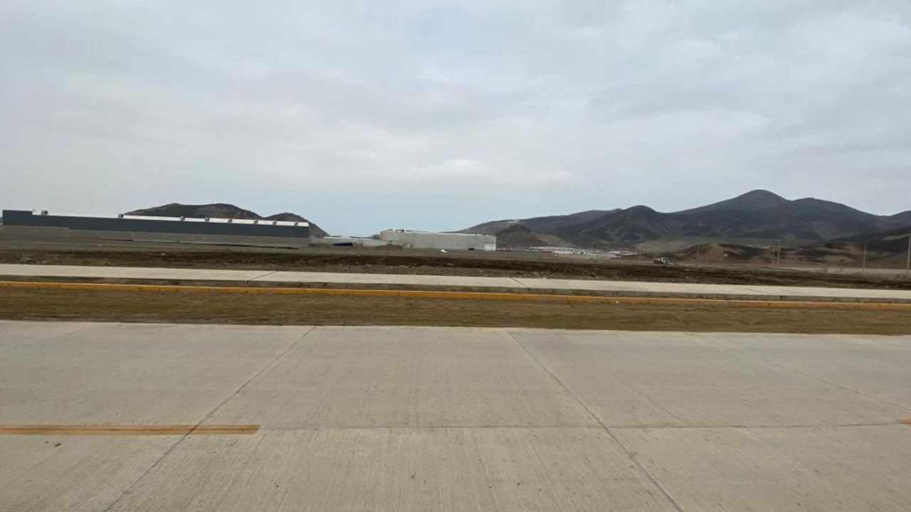 VENTA DE TERRENO INDUSTRIAL I2, DE 9,808 M2. EN ESQUINA, LURÍN, CIUDAD INDUSTRIAL MACROPOLIS